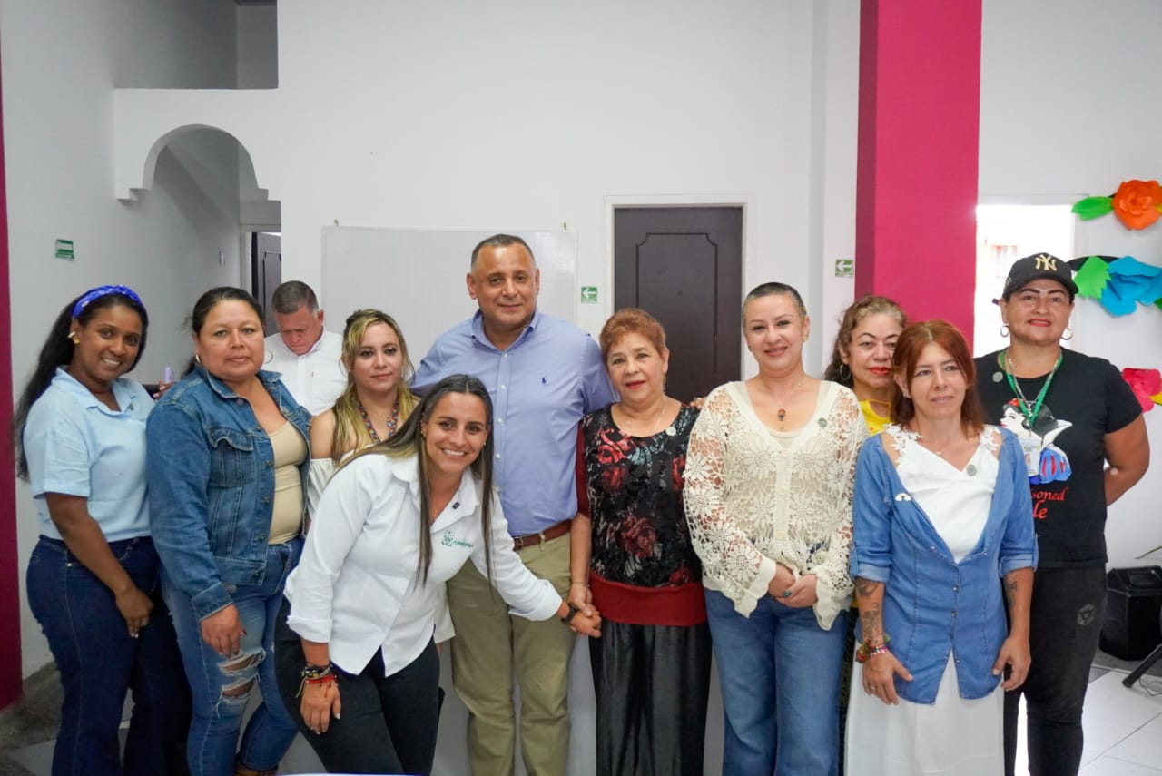 MUJERES